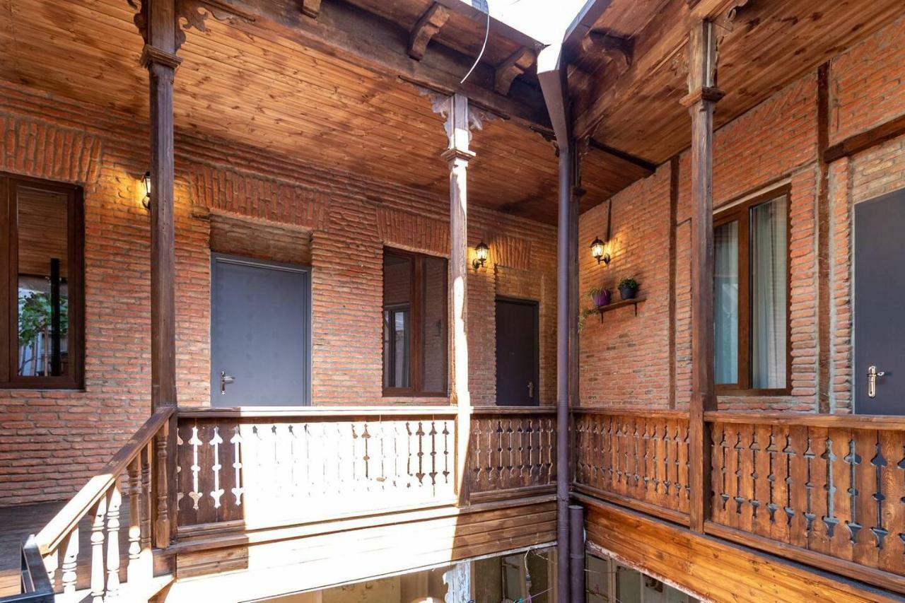 Modern Studio Near Rustaveli Ave - By Wehost Tbilisi Eksteriør bilde