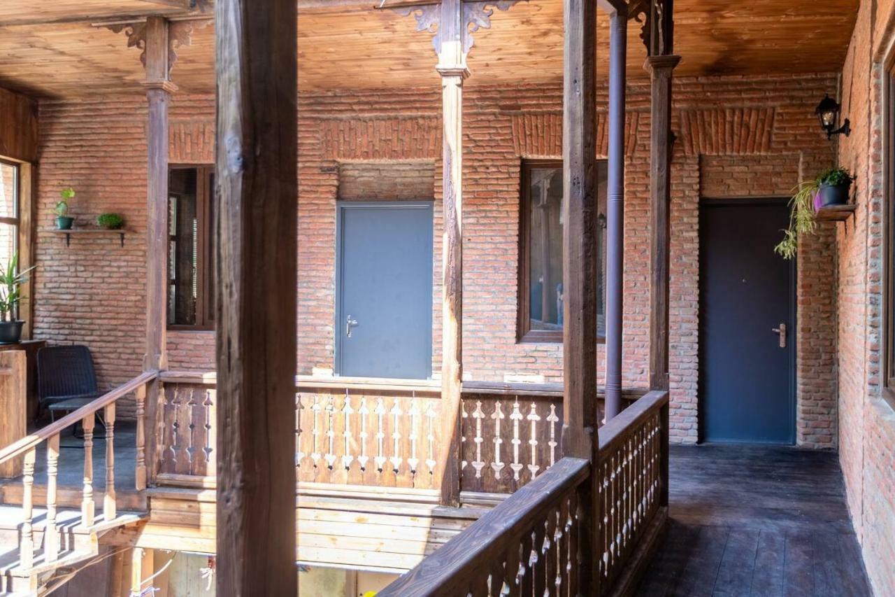 Modern Studio Near Rustaveli Ave - By Wehost Tbilisi Eksteriør bilde